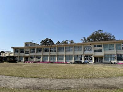 宿利原小学校校舎の写真