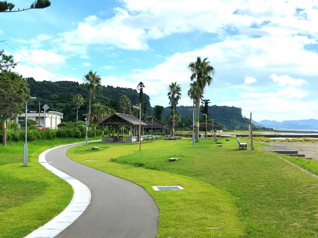 神川キャンプ場区画サイト